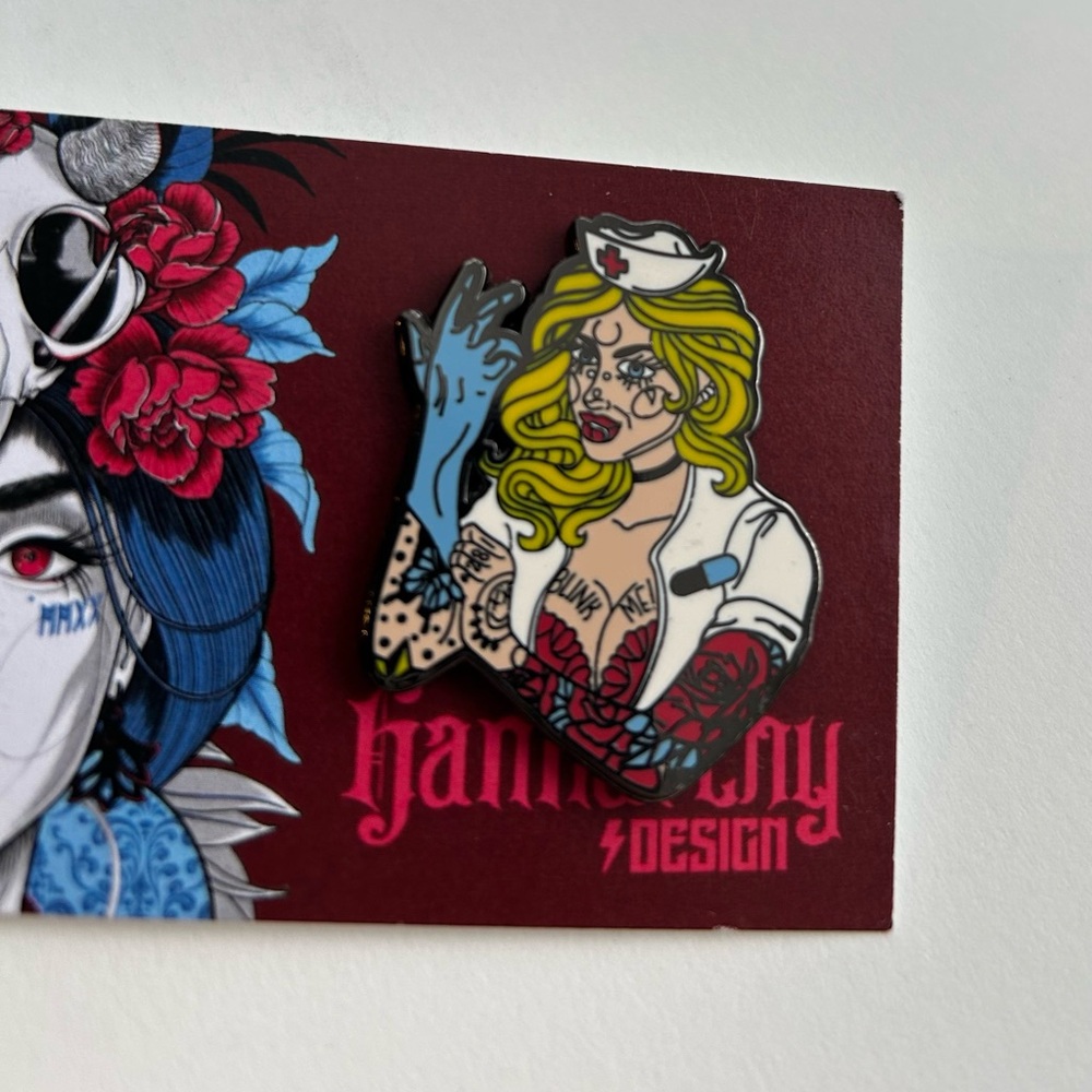 Blink-182 Enamel Pin - Picture 6 of 6